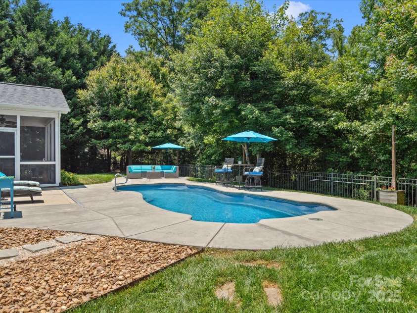 5005 Hedgebrook Lane, Waxhaw, NC 28173.  MLS# CAR4263024, YatesRealty ID 35325. 