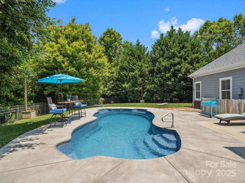 5005 Hedgebrook Lane, Waxhaw, NC 28173.  MLS# CAR4263024, YatesRealty ID 35325. 