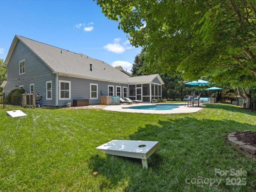 5005 Hedgebrook Lane, Waxhaw, NC 28173.  MLS# CAR4263024, YatesRealty ID 35325. 