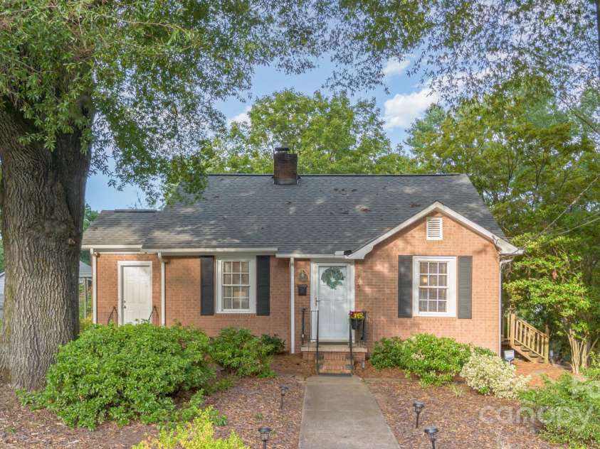 206 Stewart Avenue, Mooresville, NC 28115.  MLS# CAR4297420, YatesRealty ID 35326. 