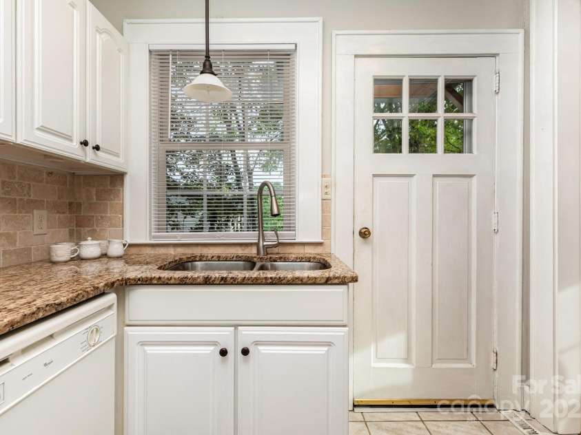 206 Stewart Avenue, Mooresville, NC 28115.  MLS# CAR4297420, YatesRealty ID 35326. 