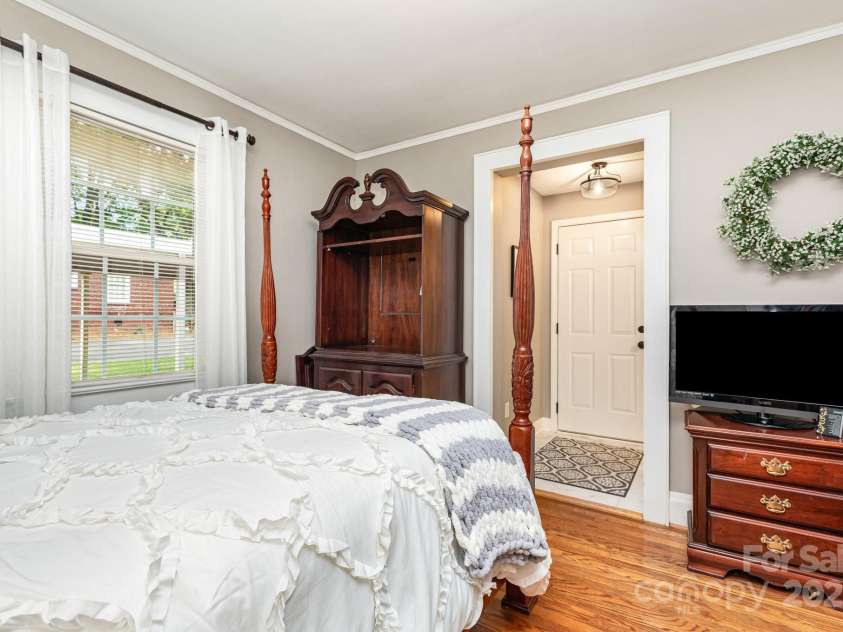 206 Stewart Avenue, Mooresville, NC 28115.  MLS# CAR4297420, YatesRealty ID 35326. 