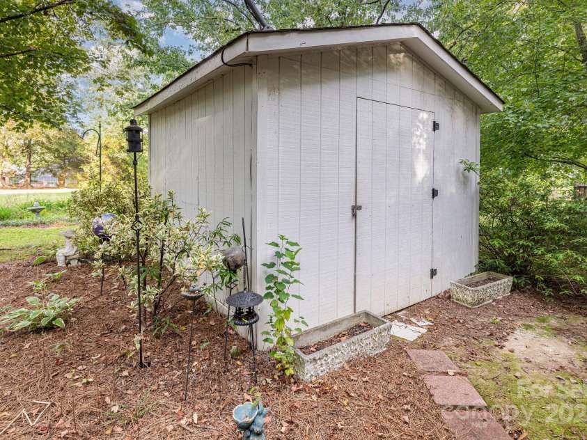 206 Stewart Avenue, Mooresville, NC 28115.  MLS# CAR4297420, YatesRealty ID 35326. 