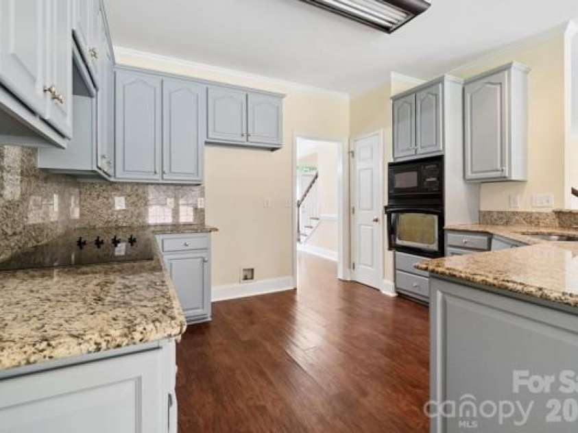 2328 Howerton Court, Charlotte, NC 28270.  MLS# CAR4388692, YatesRealty ID 35327. Kitchen