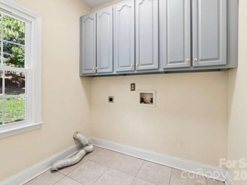 2328 Howerton Court, Charlotte, NC 28270.  MLS# CAR4388692, YatesRealty ID 35327. Laundry Room