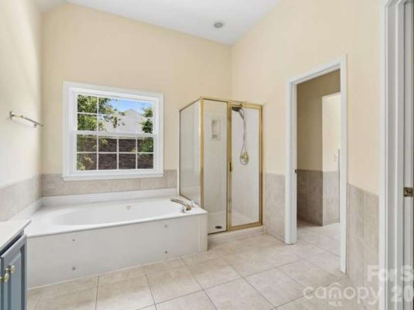 2328 Howerton Court, Charlotte, NC 28270.  MLS# CAR4388692, YatesRealty ID 35327. Primary Bath