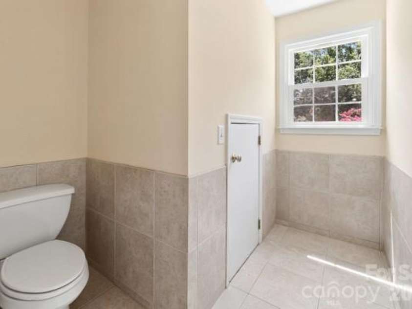 2328 Howerton Court, Charlotte, NC 28270.  MLS# CAR4388692, YatesRealty ID 35327. Primary Bath