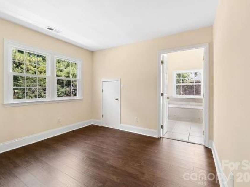 2328 Howerton Court, Charlotte, NC 28270.  MLS# CAR4388692, YatesRealty ID 35327. Sitting area in Primary Bedroom
