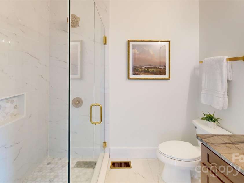 5008 Steele Village Road, Rock Hill, SC 29730.  MLS# CAR4278287, YatesRealty ID 35327. 2nd Bathroom