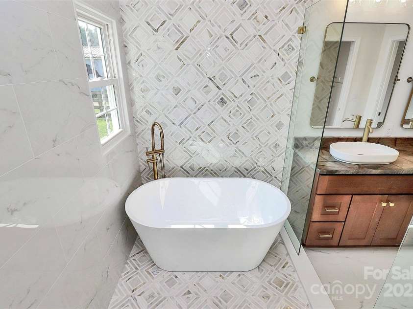 5008 Steele Village Road, Rock Hill, SC 29730.  MLS# CAR4278287, YatesRealty ID 35327. Primary Bath