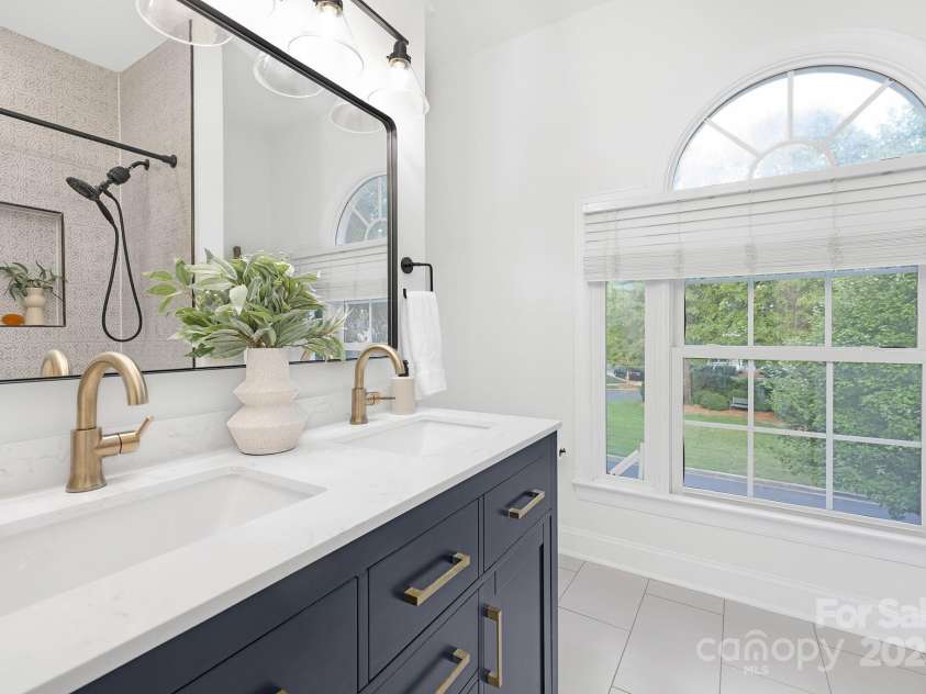 1728 Catherine Lothie Way, Fort Mill, SC 29708.  MLS# CAR4294651, YatesRealty ID 35328. Hall bath