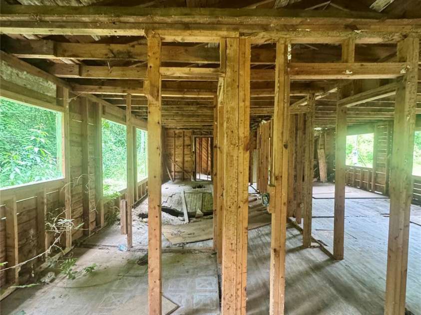 2874 Huffman Road, Lenoir, NC 28645.  MLS# CAR4400309, YatesRealty ID 35328. Interior