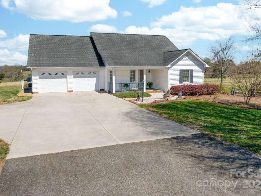 825 Ed Hamrick Road, Shelby, NC 28150.  MLS# CAR4239621, YatesRealty ID 3533. 