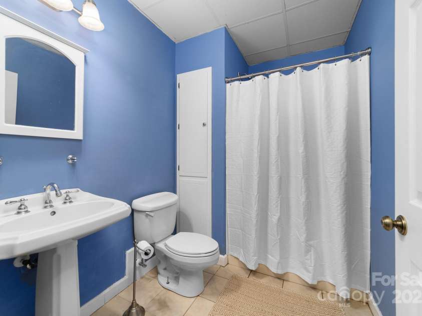 825 Ed Hamrick Road, Shelby, NC 28150.  MLS# CAR4239621, YatesRealty ID 3533. Full bathroom on the lower level.