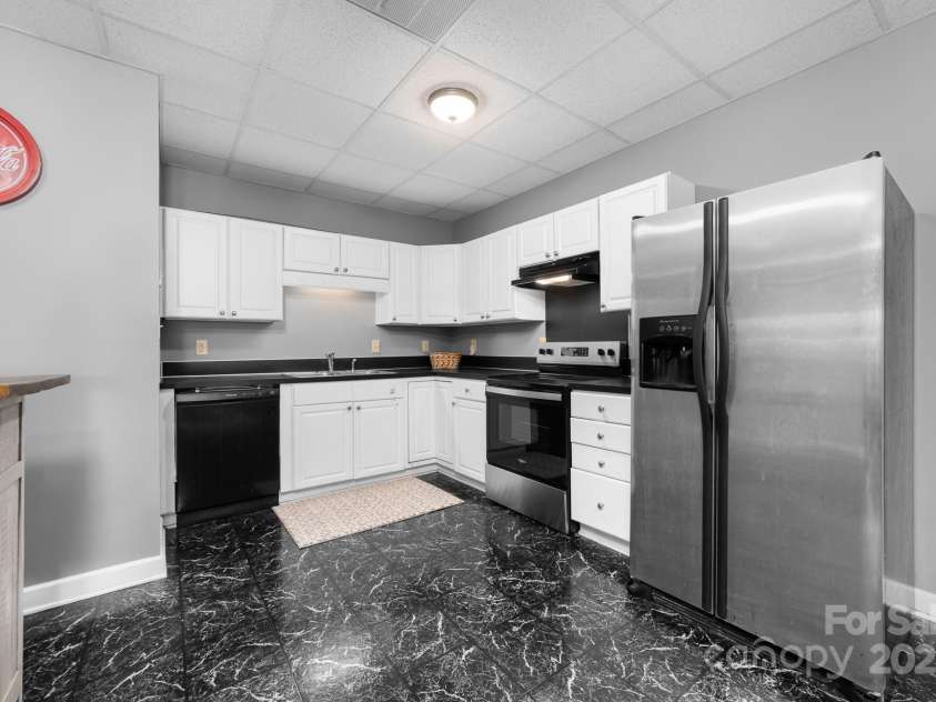 825 Ed Hamrick Road, Shelby, NC 28150.  MLS# CAR4239621, YatesRealty ID 3533. Full Kitchen on the lower level.