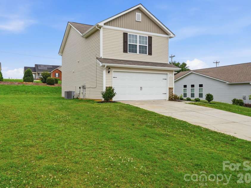 467 Belcaro Drive, Kings Mountain, NC 28086.  MLS# CAR4392298, YatesRealty ID 35330. 