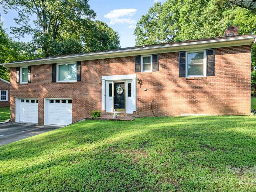 525 Englewood Street, Concord, NC 28025.  MLS# CAR4292067, YatesRealty ID 35330. 