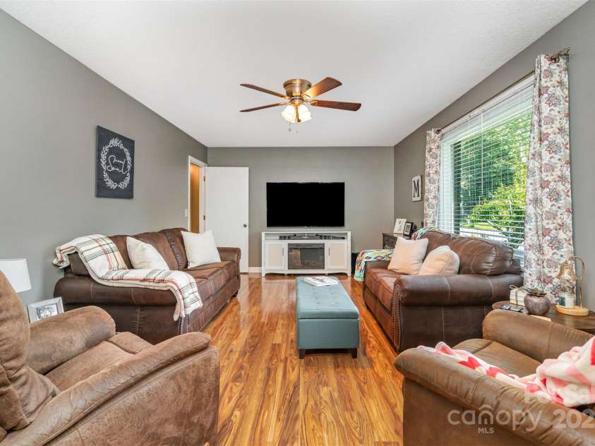 525 Englewood Street, Concord, NC 28025.  MLS# CAR4292067, YatesRealty ID 35330. 