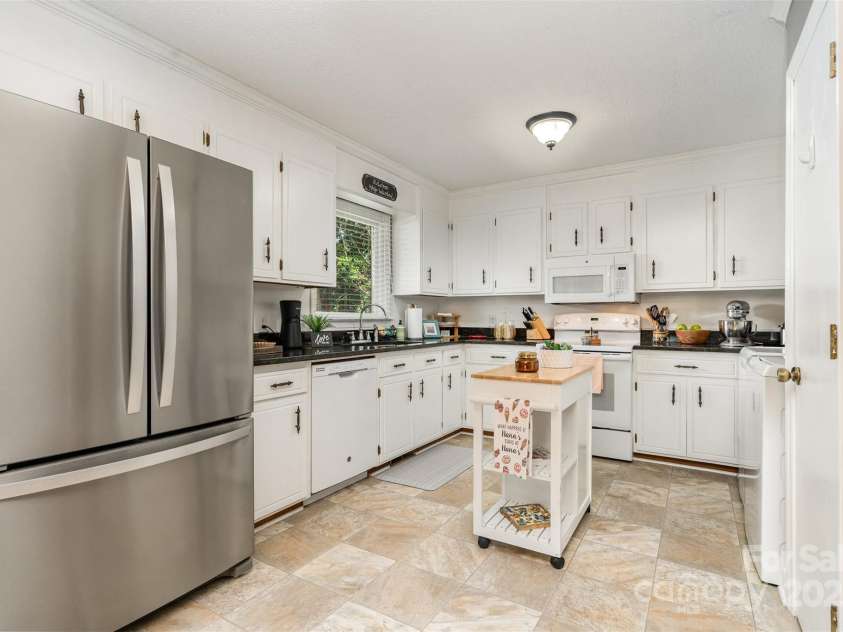 525 Englewood Street, Concord, NC 28025.  MLS# CAR4292067, YatesRealty ID 35330. 