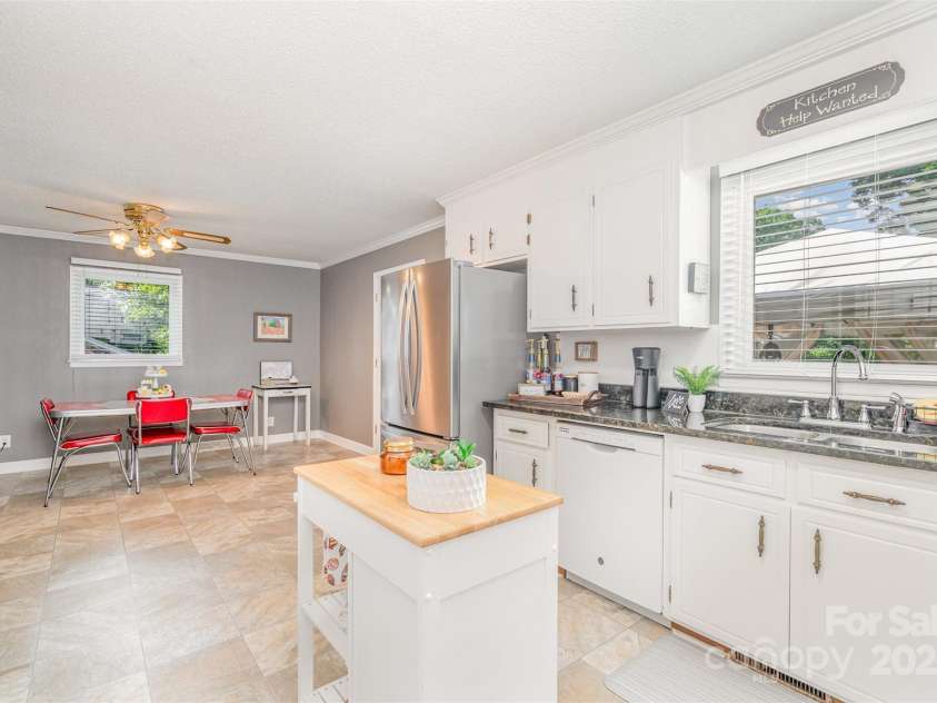 525 Englewood Street, Concord, NC 28025.  MLS# CAR4292067, YatesRealty ID 35330. 