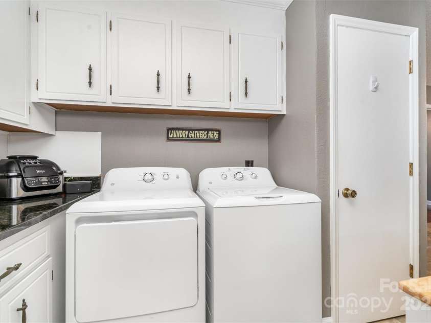 525 Englewood Street, Concord, NC 28025.  MLS# CAR4292067, YatesRealty ID 35330. 