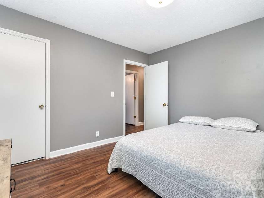 525 Englewood Street, Concord, NC 28025.  MLS# CAR4292067, YatesRealty ID 35330. 