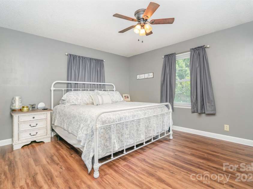 525 Englewood Street, Concord, NC 28025.  MLS# CAR4292067, YatesRealty ID 35330. 