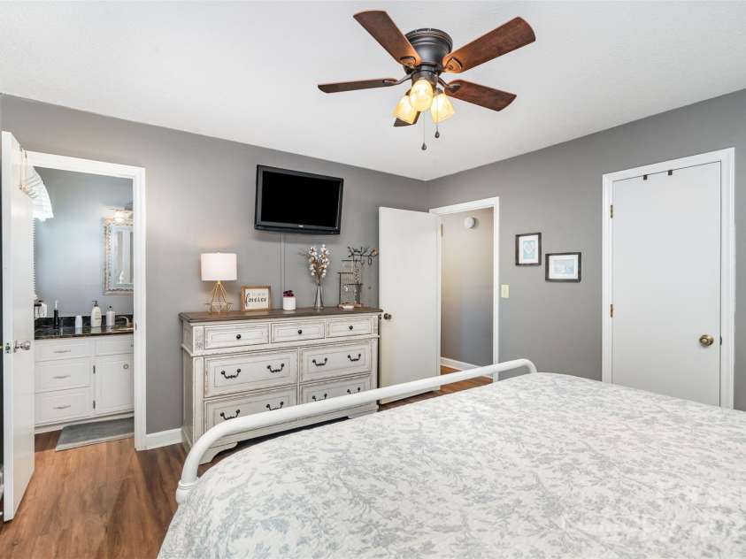 525 Englewood Street, Concord, NC 28025.  MLS# CAR4292067, YatesRealty ID 35330. 