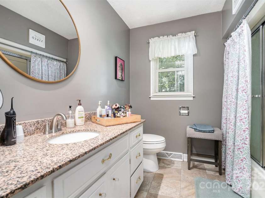 525 Englewood Street, Concord, NC 28025.  MLS# CAR4292067, YatesRealty ID 35330. 