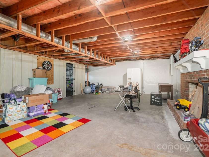 525 Englewood Street, Concord, NC 28025.  MLS# CAR4292067, YatesRealty ID 35330. 