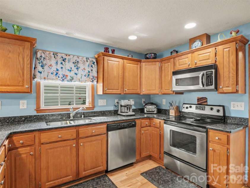 290 Deal Estate Drive, China Grove, NC 28023.  MLS# CAR4383555, YatesRealty ID 35331. Kitchen