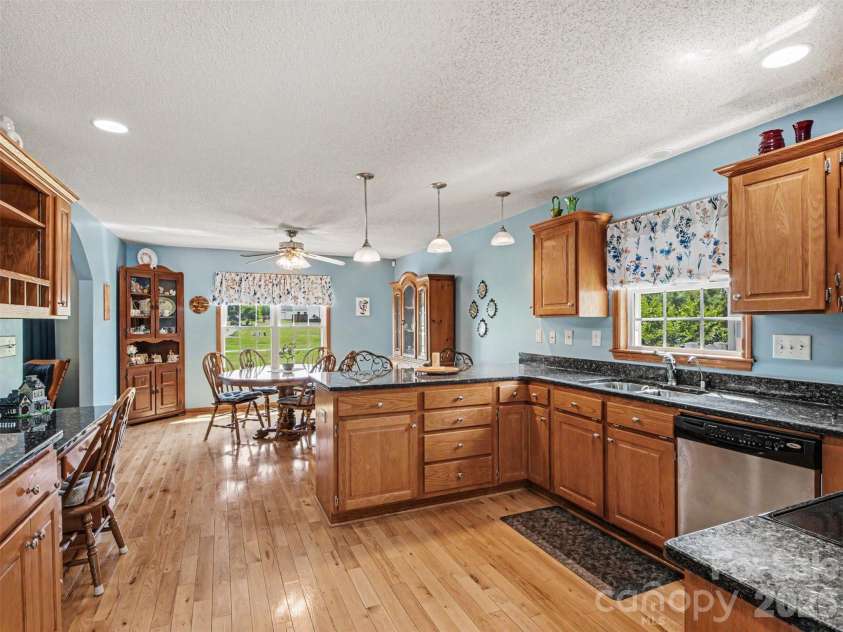 290 Deal Estate Drive, China Grove, NC 28023.  MLS# CAR4383555, YatesRealty ID 35331. Kitchen