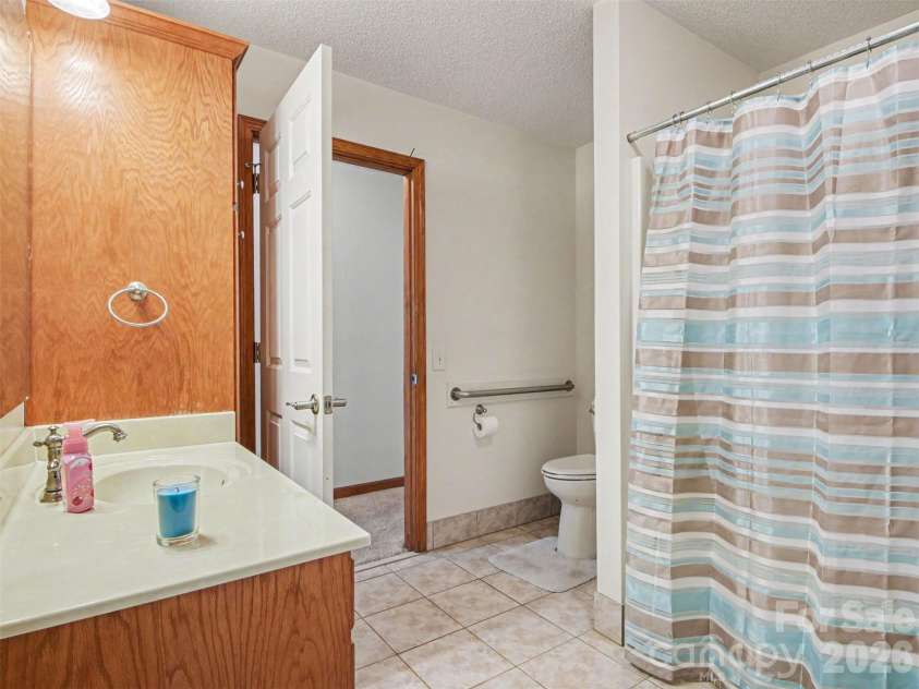 290 Deal Estate Drive, China Grove, NC 28023.  MLS# CAR4383555, YatesRealty ID 35331. Secondary Bathroom