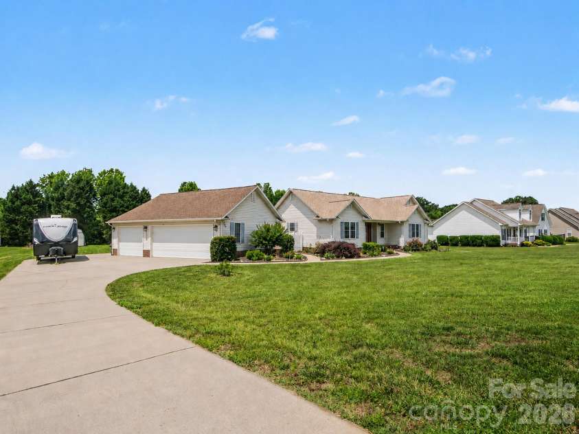 290 Deal Estate Drive, China Grove, NC 28023.  MLS# CAR4383555, YatesRealty ID 35331. Three Car Garage