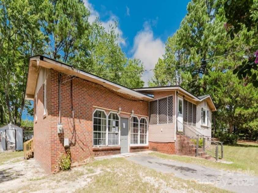 130 Mcarthur Street, Hamlet, NC 28345.  MLS# CAR4293169, YatesRealty ID 35332. 
