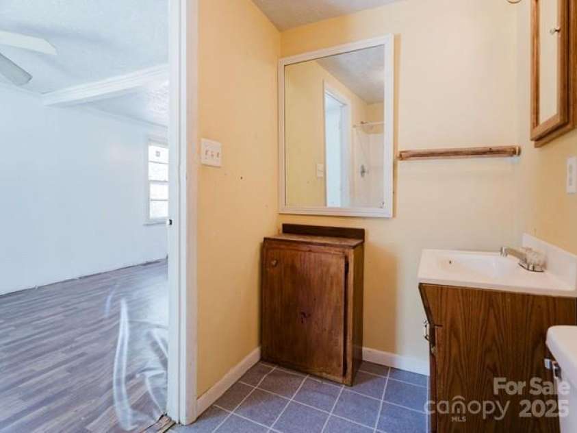 130 Mcarthur Street, Hamlet, NC 28345.  MLS# CAR4293169, YatesRealty ID 35332. 