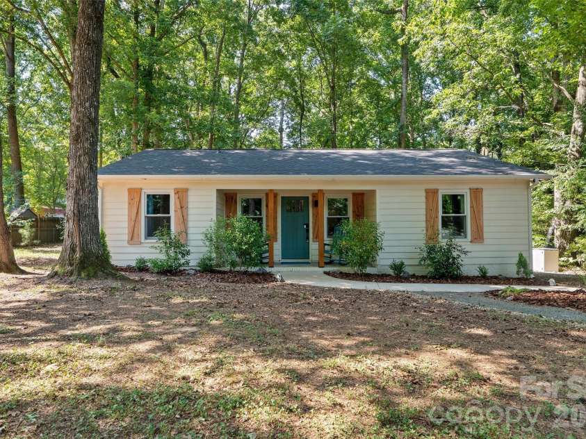 317 Jackson Place, Matthews, NC 28104.  MLS# CAR4398222, YatesRealty ID 35332. 