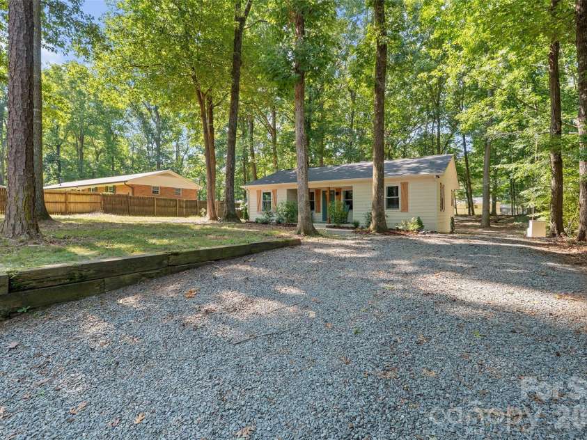 317 Jackson Place, Matthews, NC 28104.  MLS# CAR4398222, YatesRealty ID 35332. 