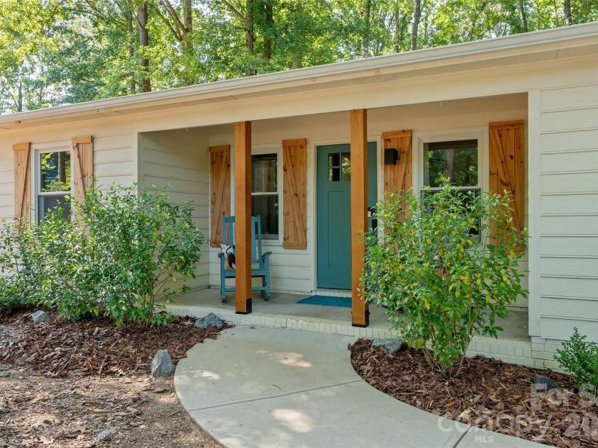 317 Jackson Place, Matthews, NC 28104.  MLS# CAR4398222, YatesRealty ID 35332. 