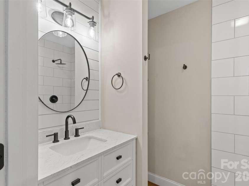 317 Jackson Place, Matthews, NC 28104.  MLS# CAR4398222, YatesRealty ID 35332. 