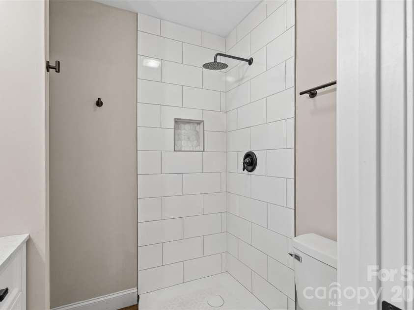 317 Jackson Place, Matthews, NC 28104.  MLS# CAR4398222, YatesRealty ID 35332. 