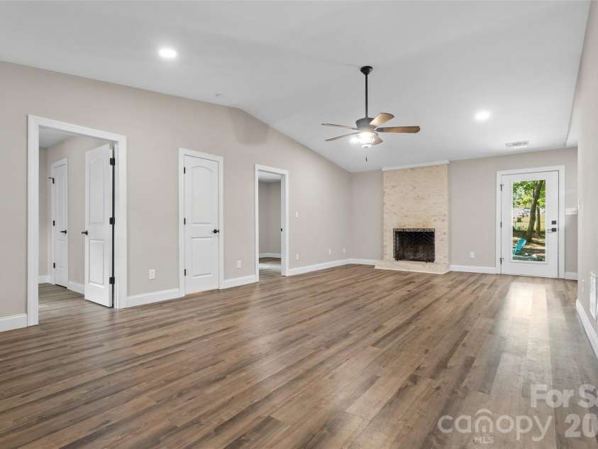 317 Jackson Place, Matthews, NC 28104.  MLS# CAR4398222, YatesRealty ID 35332. 
