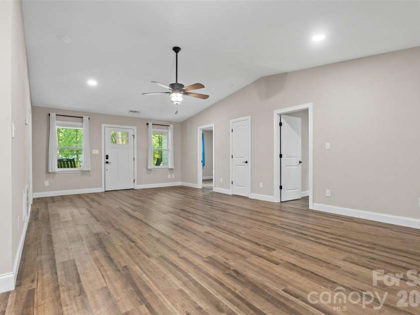 317 Jackson Place, Matthews, NC 28104.  MLS# CAR4398222, YatesRealty ID 35332. 