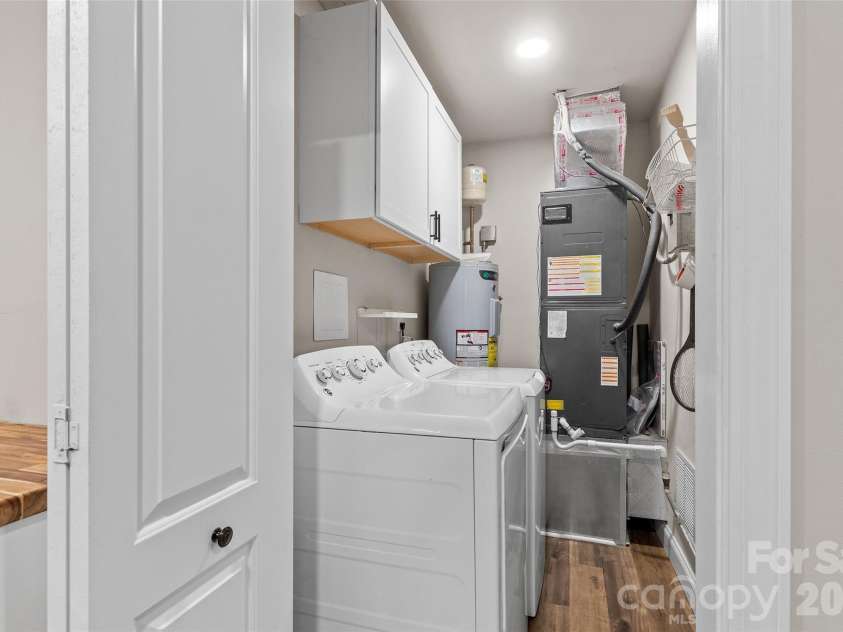 317 Jackson Place, Matthews, NC 28104.  MLS# CAR4398222, YatesRealty ID 35332. 