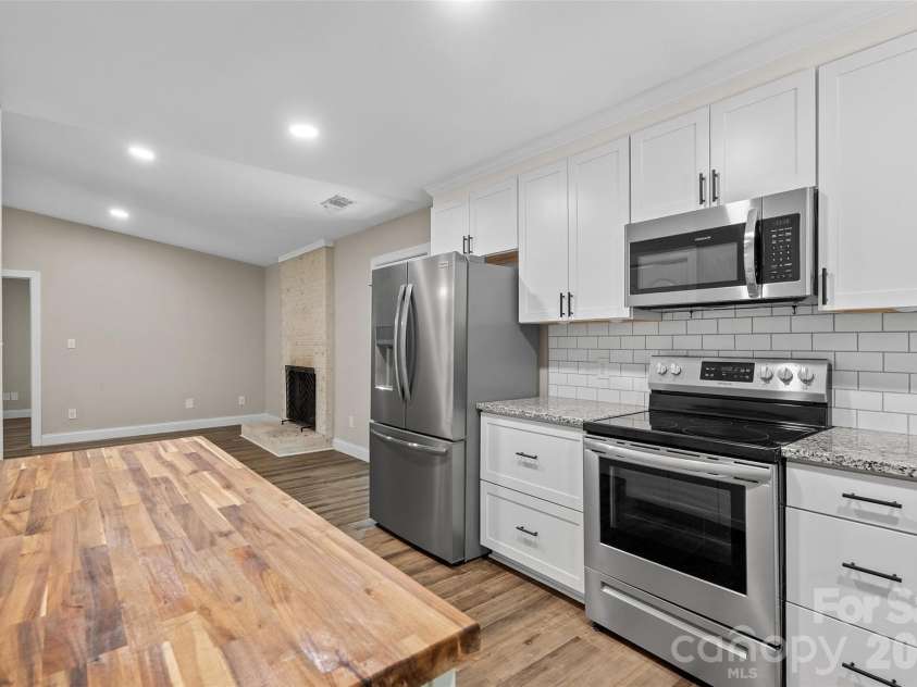 317 Jackson Place, Matthews, NC 28104.  MLS# CAR4398222, YatesRealty ID 35332. 