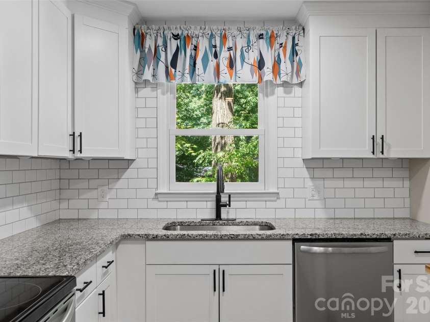 317 Jackson Place, Matthews, NC 28104.  MLS# CAR4398222, YatesRealty ID 35332. 