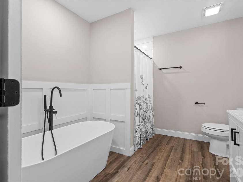 317 Jackson Place, Matthews, NC 28104.  MLS# CAR4398222, YatesRealty ID 35332. 