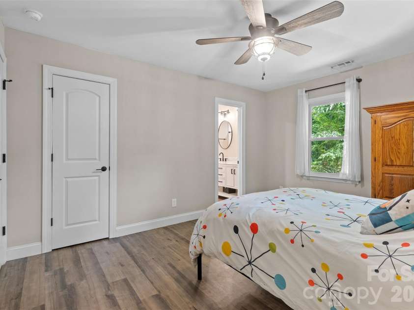 317 Jackson Place, Matthews, NC 28104.  MLS# CAR4398222, YatesRealty ID 35332. 