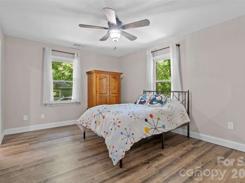 317 Jackson Place, Matthews, NC 28104.  MLS# CAR4398222, YatesRealty ID 35332. 