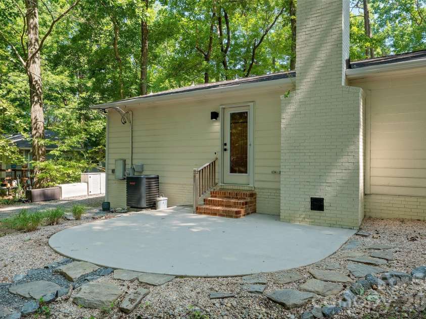 317 Jackson Place, Matthews, NC 28104.  MLS# CAR4398222, YatesRealty ID 35332. 